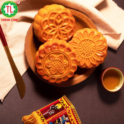 Bộ hộp Bánh trung thu 4 bánh 2 trứng 220g Trường Phúc - Thành Long - 880g - tặng 1 hộp trà - VIỆT NAM