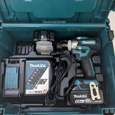 MÁY VẶN BULONG DÙNG PIN 18V 330 NM MAKITA DTW300RTJ (01 ĐẾ SẠC NHANH 02 PIN 18V 5.0AH) - HÀNG CHÍNH HÃNG