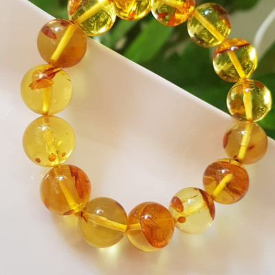 Vòng Hổ Phách tự nhiên Size Nam 14,5mm Vòng Vip cao cấp sịn hiếm quá đẹp xuất sắc 14,5mm Đá Hổ Phách Màu Vàng Anh trong bắt ánh sáng ánh lên quá đẹp đẳng cấp sang luôn Vòng chuẩn hợp Nam mệnh Kim mệnh Thổ mệnh Thủy đeo ạ