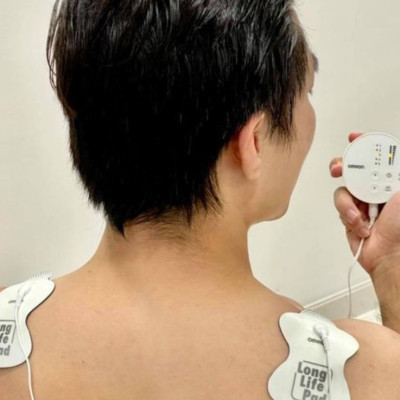 Máy massage bỏ túi Omron HV-F013