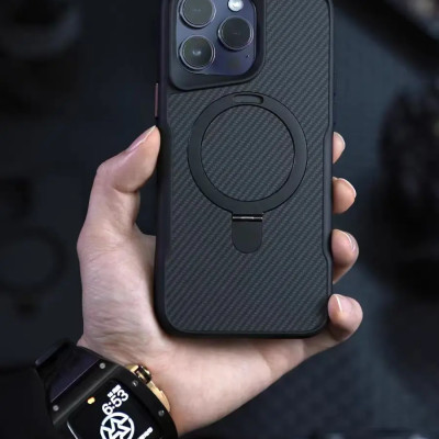 Ốp lưng cho iPhone 15 Pro Max, iPhone 15 Pro hiệu Likgus Fiber hỗ trợ sạc không dây, kèm kệ chống lưng, vân carbon chống trơn trượt, chống sốc cao cấp - Hàng chính hãng