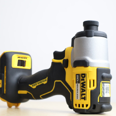 Máy vặn vít dùng pin 20V max Dewalt DCF845N Chưa bao gồm pin sạc