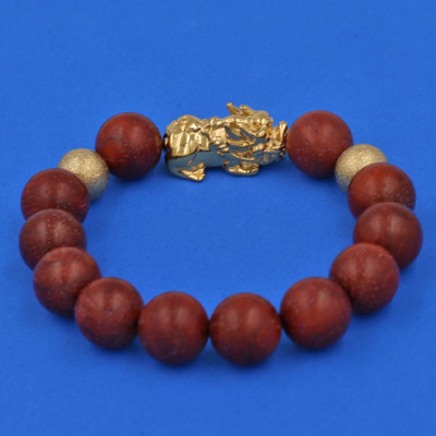 Vòng tay Gỗ Đỏ 12 ly - cẩn Tỳ Hưu Phong Thủy inox vàng VGOTHHBV12