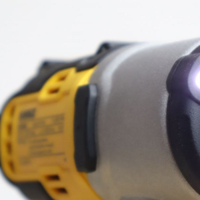 Máy vặn vít dùng pin 20V max Dewalt DCF845N Chưa bao gồm pin sạc