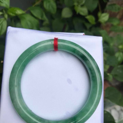 Vòng tay nữ Vip ĐẬU LÝ 50mm x độ dầy 8,2mm Đẹp nữ 50kg đến 55kg đeo màu Xanh Nhẹ Điểm Đậu Lý 100% đá cẩm thạch thiên nhiên