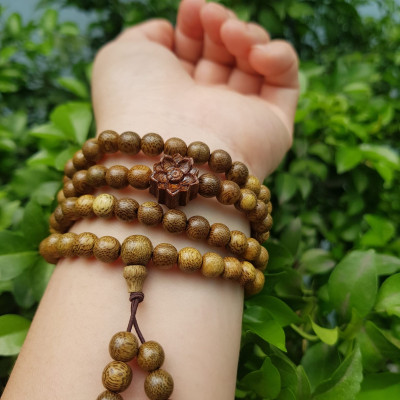 Vòng đeo tay nữ gỗ trầm mix bông hoa sen kiểu quấn tay 4 vòng may mắn tài lộc  Size hạt 6mm  Màu vàng nâu vân sáng nhẹ đeo tay rất đẹp xinh mùi thơm nhẹ nhẹ ạ