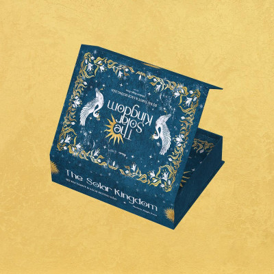 Sách - Boxset The Solar Kingdom Việt Hóa (Bộ Bài + Sách Hướng Dẫn) - Bản Đặc Biệt - Tặng Kèm Random Mẫu Lót Chuột + Lót Ly Gỗ Ép + Túi Nhung Mềm Cao Cấp