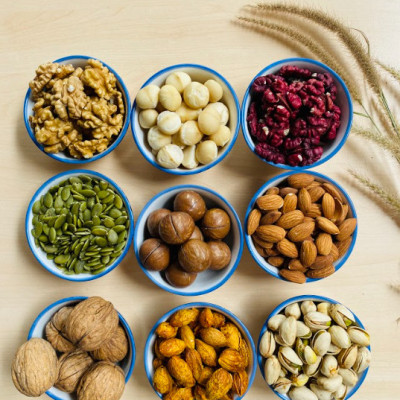 MIX HẠT CÒN VỎ - Hạt óc chó còn vỏ, Hạt macca nứt vỏ, hạt dẻ cười, Hạnh nhân rang bơ, Điều rang muối/ đóng gói 500gram