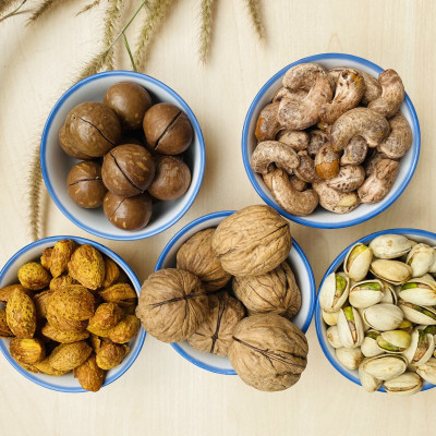 MIX HẠT CÒN VỎ - Hạt óc chó còn vỏ, Hạt macca nứt vỏ, hạt dẻ cười, Hạnh nhân rang bơ, Điều rang muối/ đóng gói 500gram