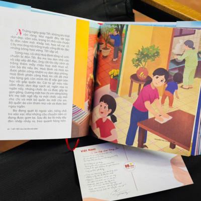 [Tặng kèm Postcard] VIẾT TIẾP CÂU CHUYỆN HÒA BÌNH – Nguyễn Văn Chung – NXB Đại học Sư phạm