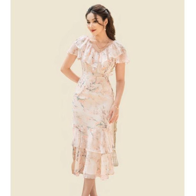 Đầm ôm xếp tầng Emspo Milestone, cổ V viền bèo DS4111