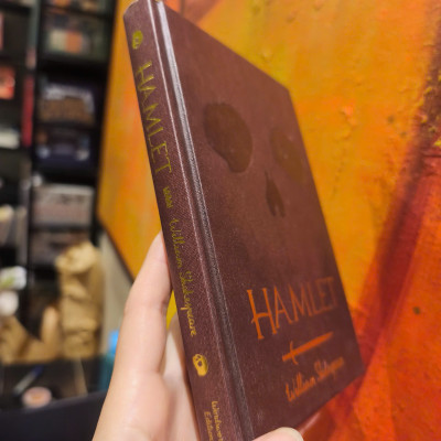 Sách - Hamlet by William Shakespeare - Classics/ Plays /Fiction