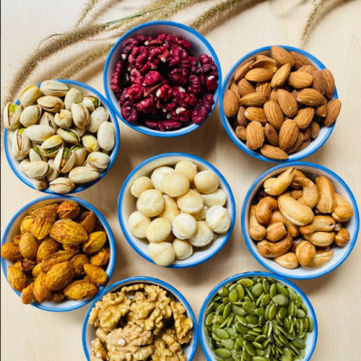 Mix hạt dinh dưỡng ăn liền - Hạt dẻ cười, hạt macca, hạt điều rang mộc, hạnh nhân rang mộc và óc chó đỏ / đóng gói 500gram