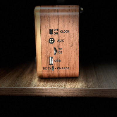 Đài RadioFM-NNS 8898BT thiết kế tân cổ điển, kèm đồng hồ để bàn, bắt sóng FM cực khỏe đầy đủ tính năng nghe nhạc-Hàng Chính Hãng