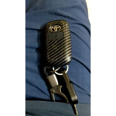 Ốp chìa khóa, bọc khóa Carbon xe Toyota Raize, Toyota Veloz, Avanza 2021 2022 2023 kèm móc treo sang trọng