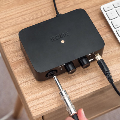 Rode AI-1 - Sound Card Thu Âm 48V Cao Cấp, Nhỏ Gọn Cho Studio, Karaoke Trực Tuyến, Broadcast - Hàng Chính Hãng