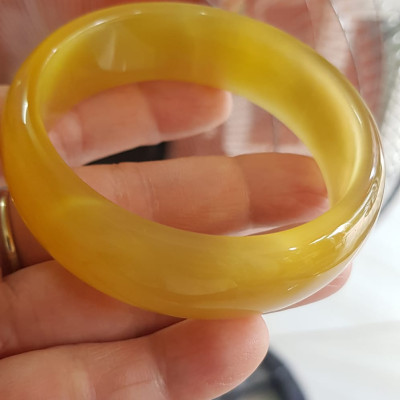 Vòng tay đá mắt mèo Vàng nhẹ Ni 56mm x  Cao 19mm x dầy 7mm Nữ 52kg - 59kg đeo màu nhẹ xinh tươi đẹp rẻ lắm chuẩn hợp nữ mệnh thổ mệnh kim mệnh thuỷ ạ