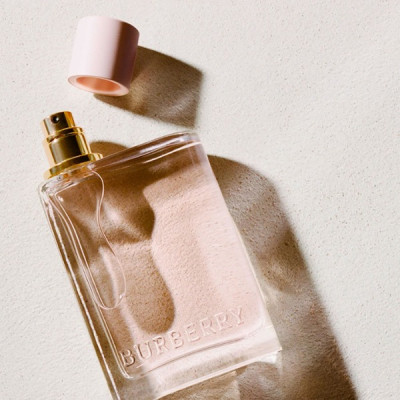 Tinh dầu nước hoa dạng xịt Burbery Her 10ml ngọt ngào, trẻ trung
