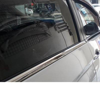 Bộ nẹp viền chân kính INOX dành cho xe Mitsubishi Xpander