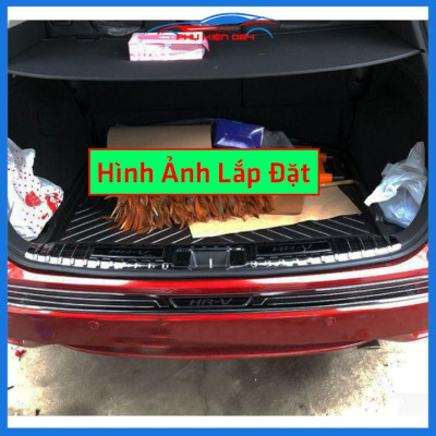 Ốp chống trầy cốp Honda HRV thép không gỉ vân titan bảo vệ xe chống va đập