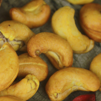 Combo Hạt Điều Rang Muối Vỏ Lụa Hải Long (250g) + Hạt Điều Rang Muối Tách Vỏ Lụa Hải Long (250g)